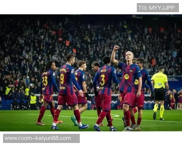 西媒报道孔德今日训练归队拉菲尼亚莱万奥尔莫等人缺席